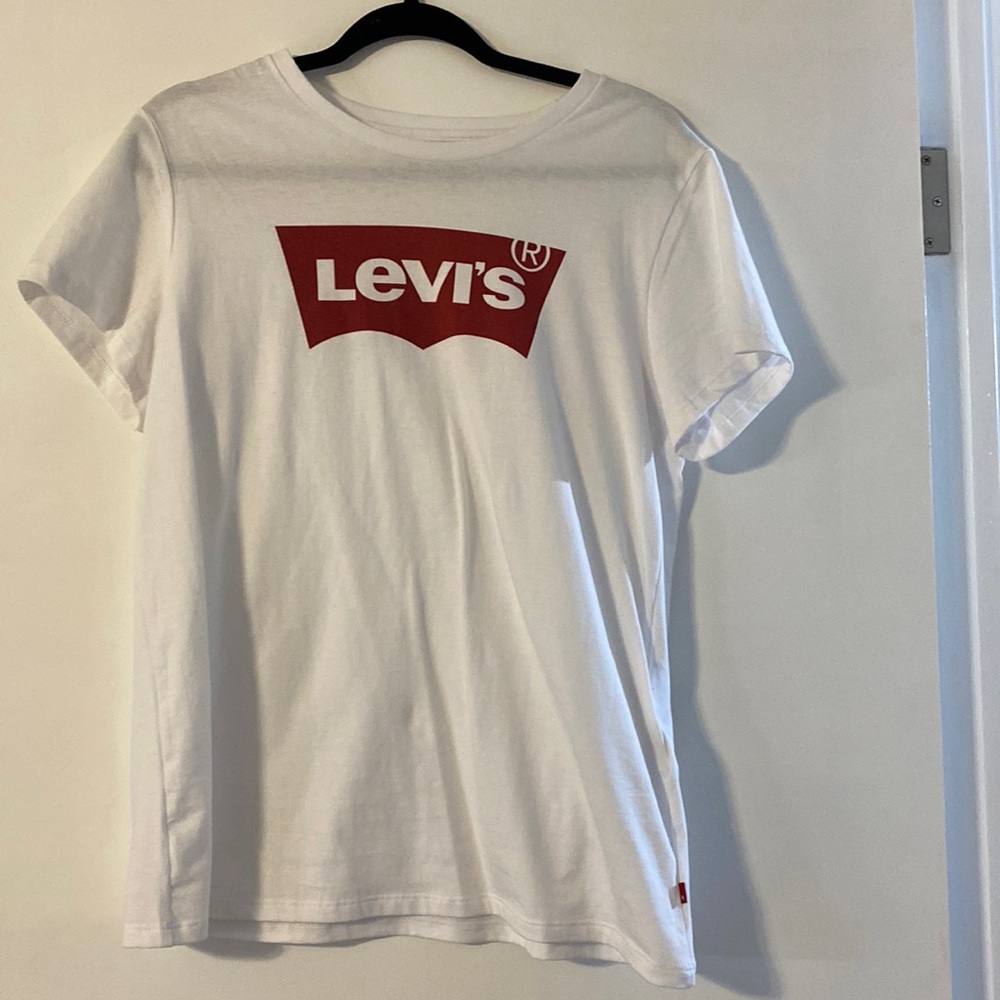 Levi’s White T-Shirt